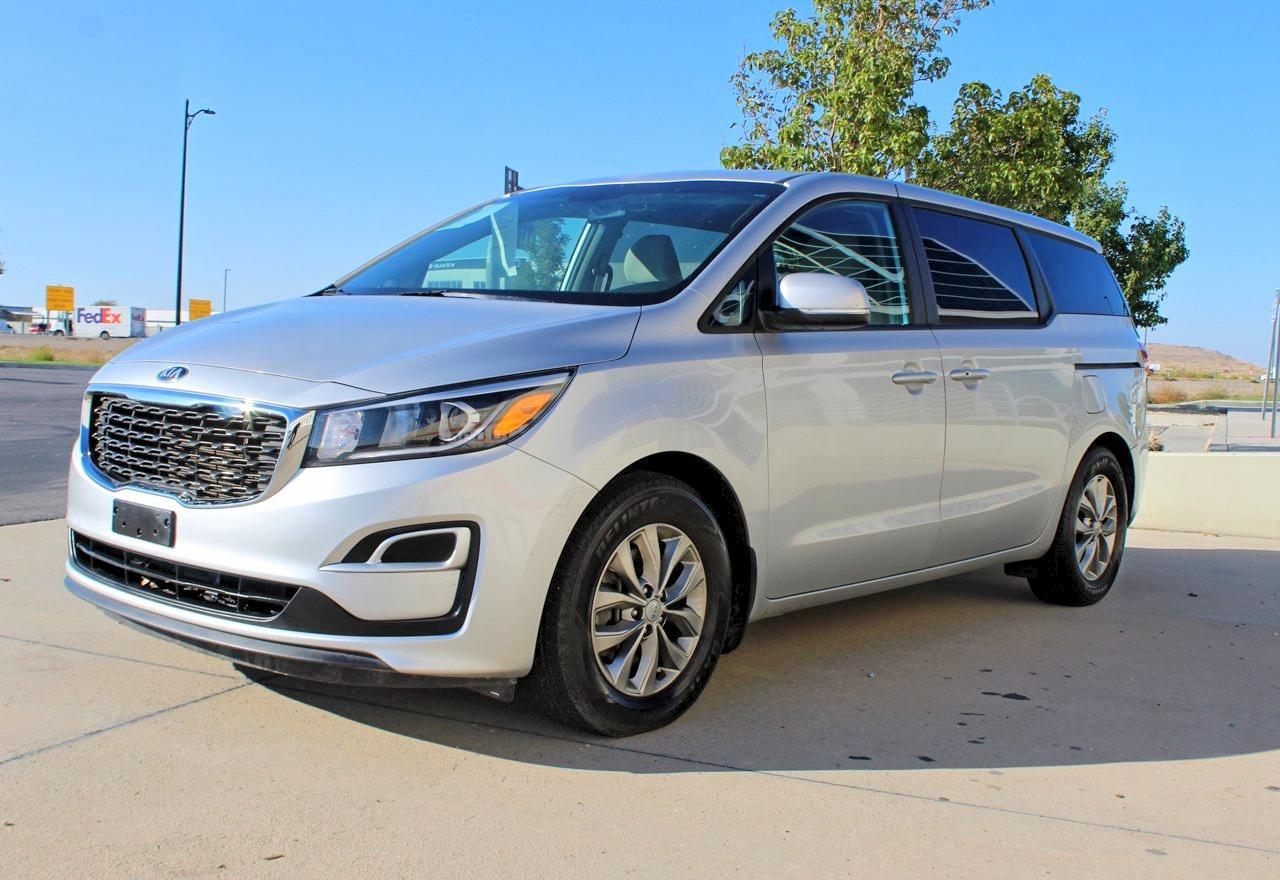 2020 Kia Sedona Lx - Image 2