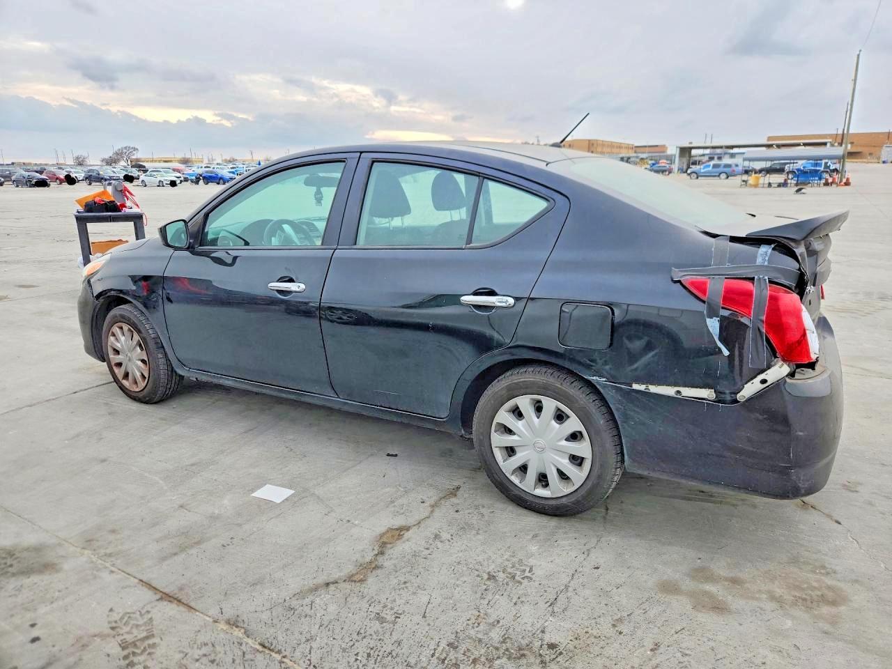 2019 Nissan Versa Sv - Image 2
