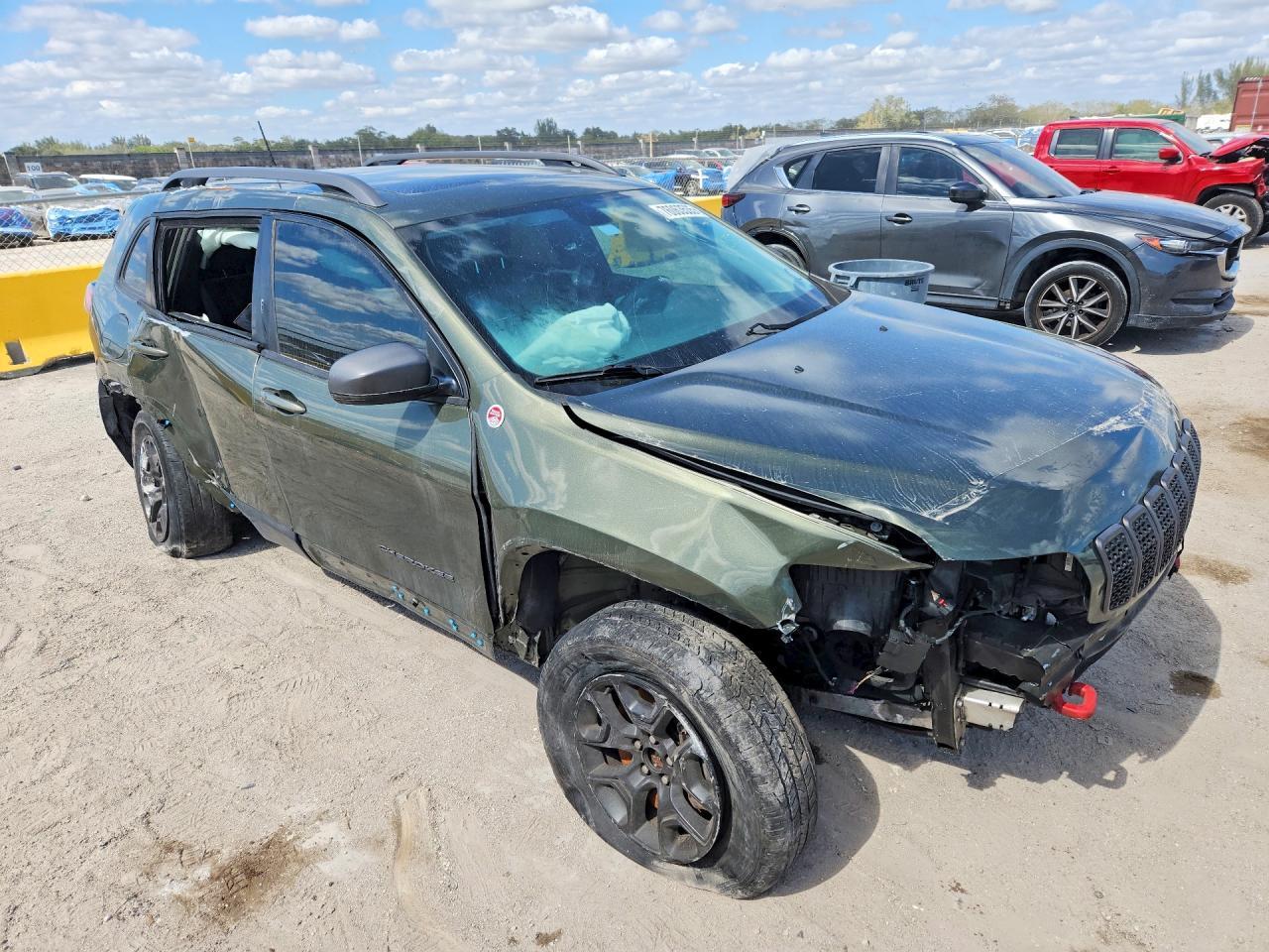 2019 Jeep Cherokee Trailhawk - Image 4