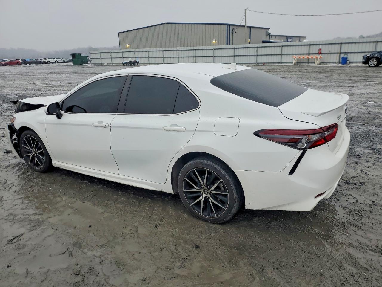 2021 Toyota Camry Se - Фото 2