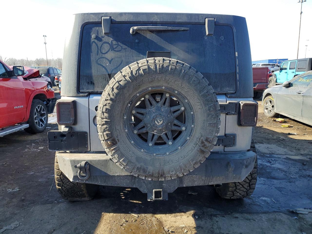 2016 Jeep Wrangler Unlimited Sahara - Фото 6
