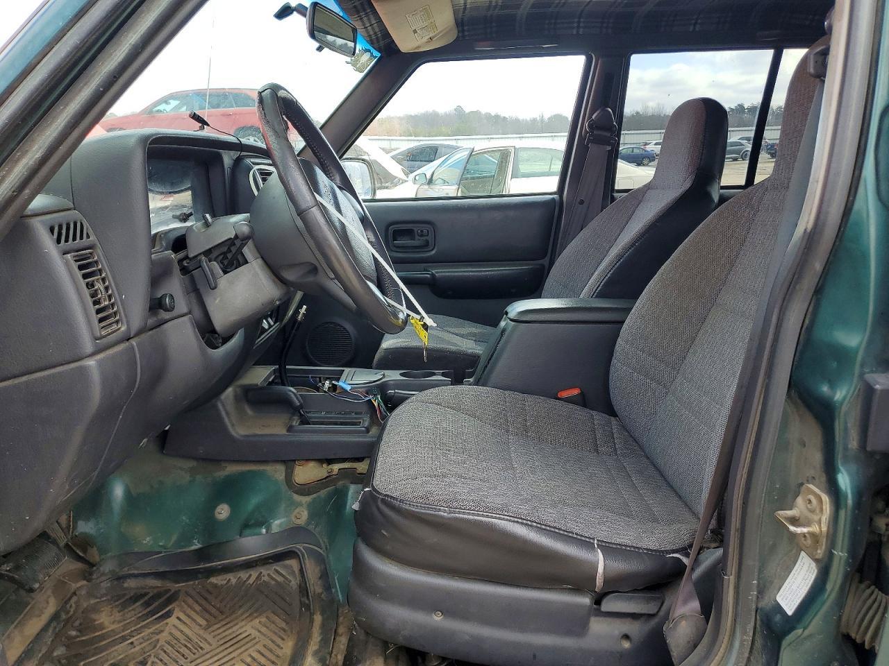 2000 Jeep Cherokee Sport - Image 7