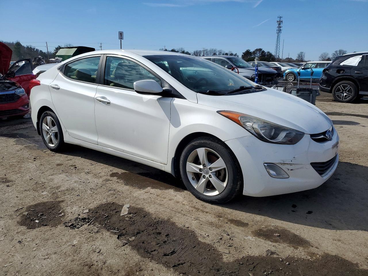 2014 Hyundai Elantra - Фото 4