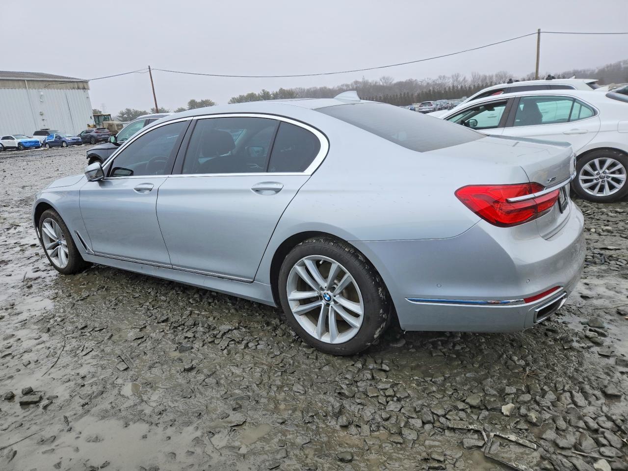 2016 BMW 750 Xi - Фото 2