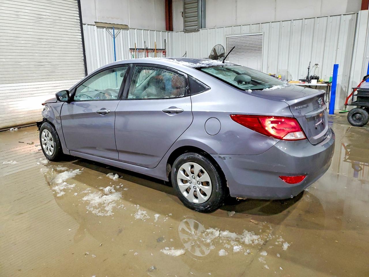 2017 Hyundai Accent Se - Фото 2