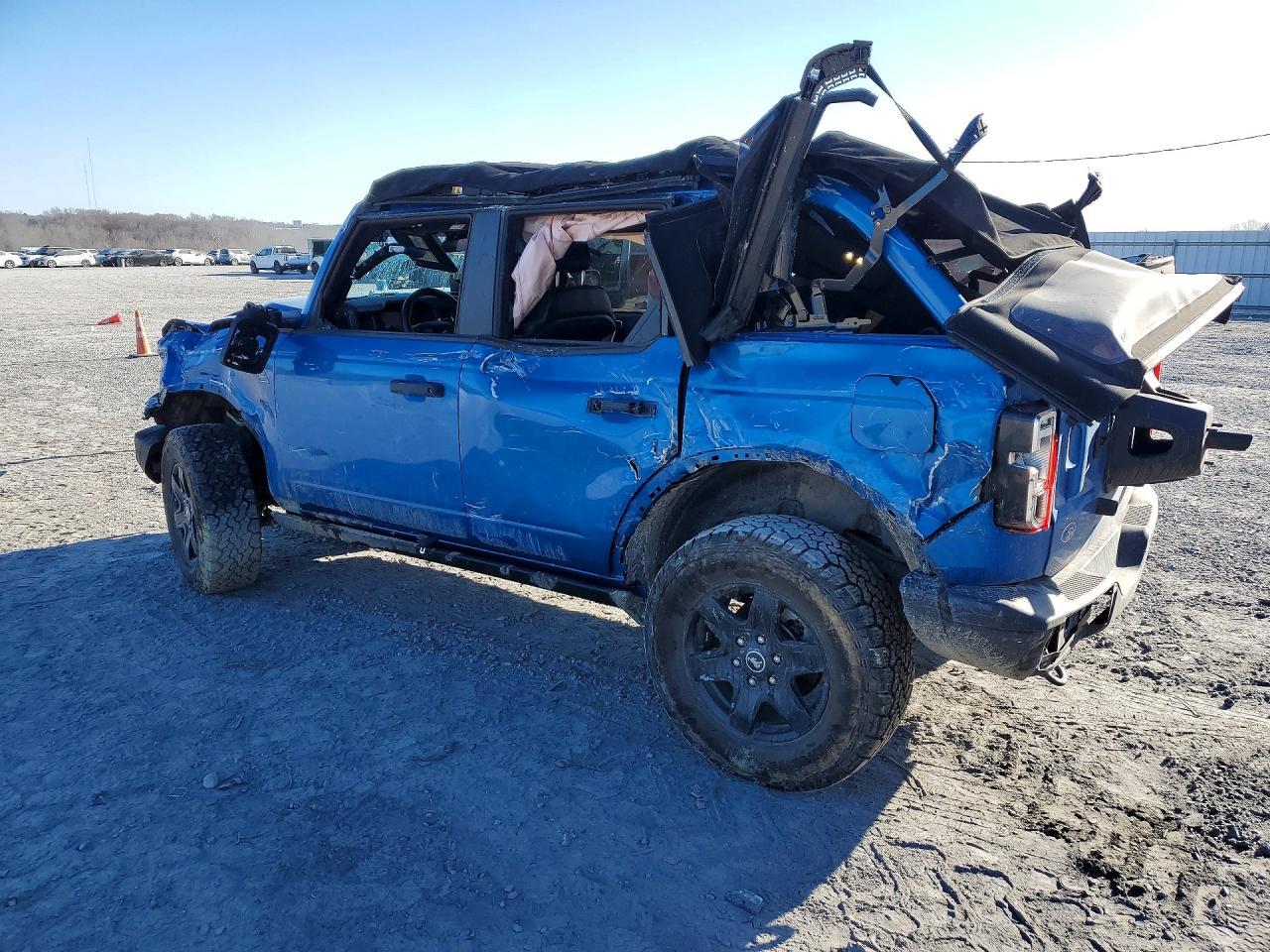 2024 Ford Bronco Black Diamond - Фото 2