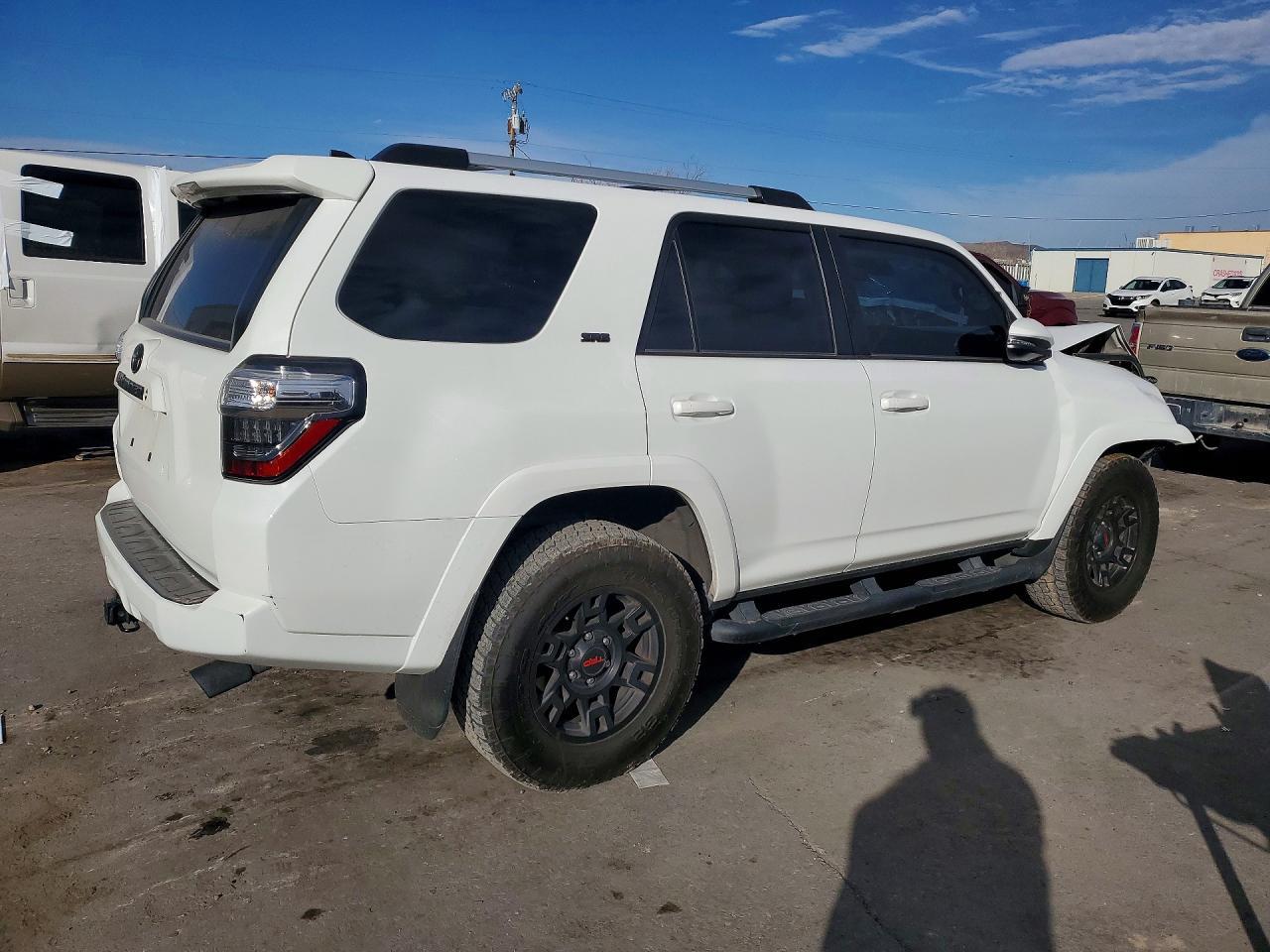 2022 Toyota 4Runner Sr5 - Фото 3