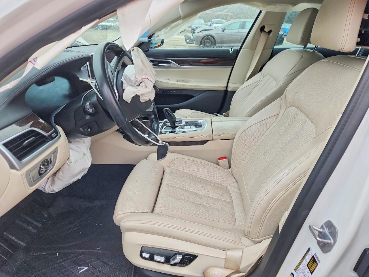 2020 BMW 740 I - Фото 7