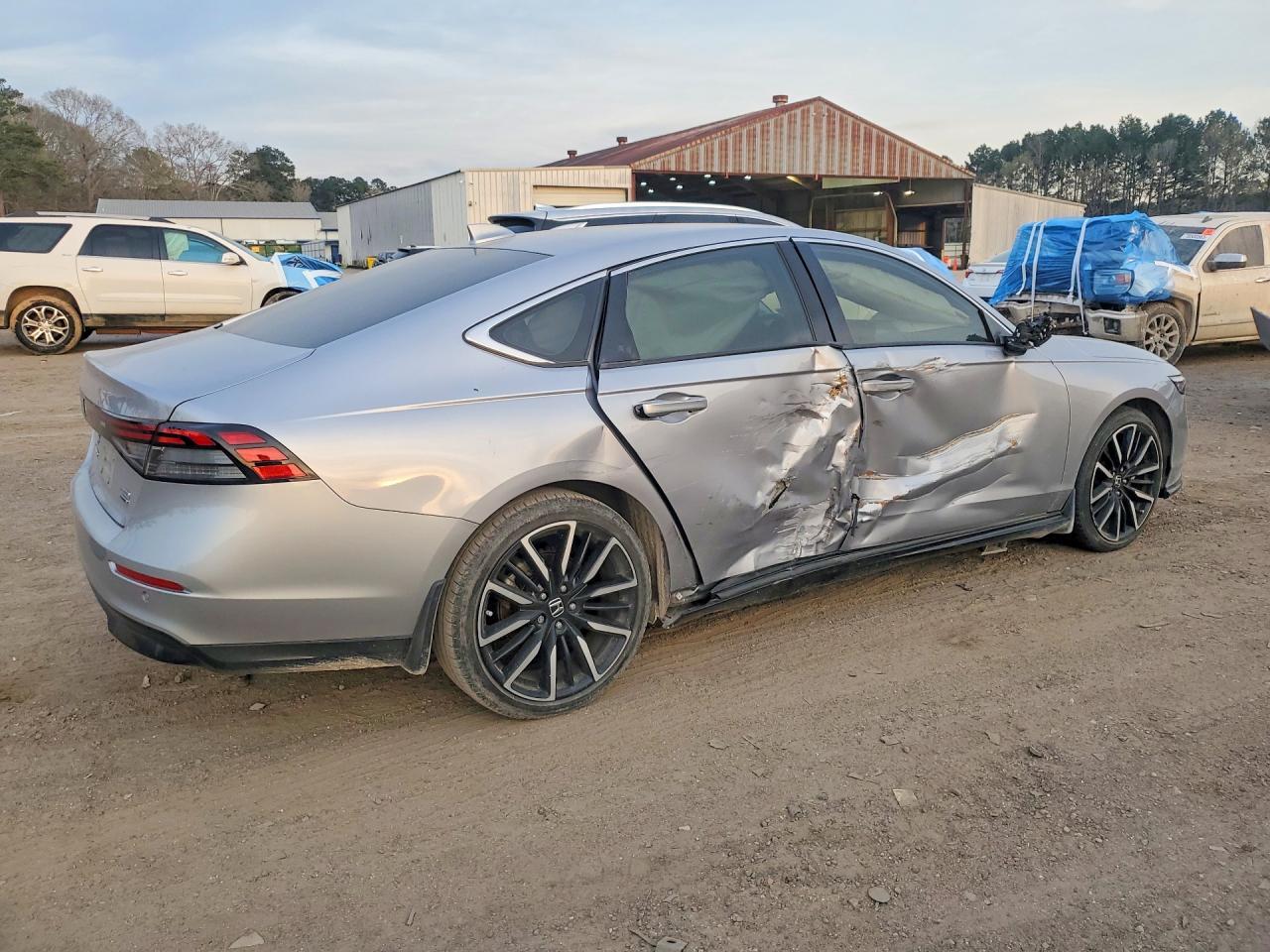 2023 Honda Accord Touring Hybrid - Image 3