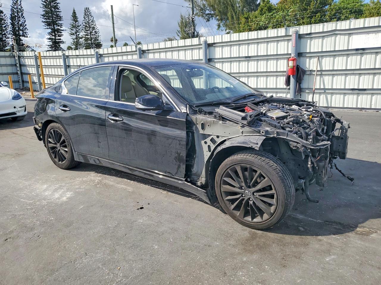 2018 Infiniti Q50 Luxe - Image 4