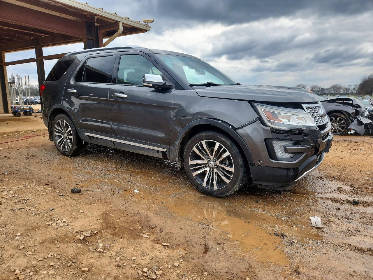 2017 Ford Explorer Platinum - Image 4