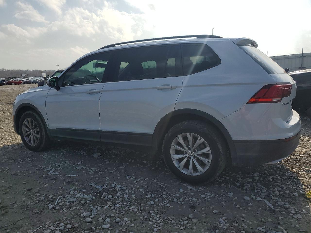 2018 Volkswagen Tiguan S - Фото 2