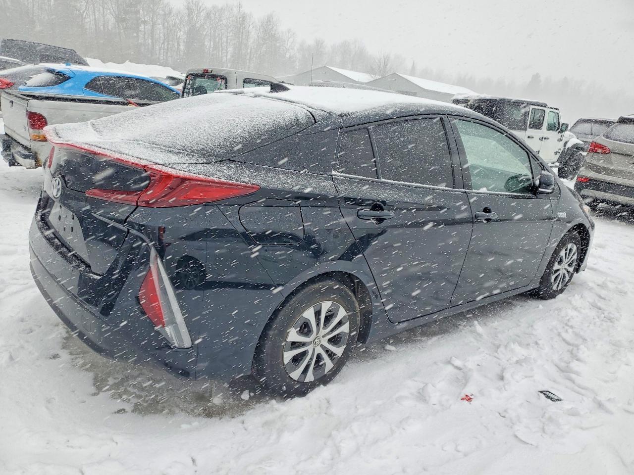 2022 Toyota Prius Prime Le - Image 3