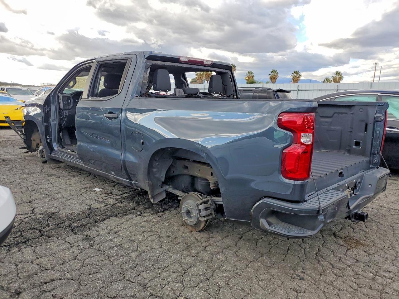 2022 Chevrolet Silverado Ltd C1500 Custom - Фото 2