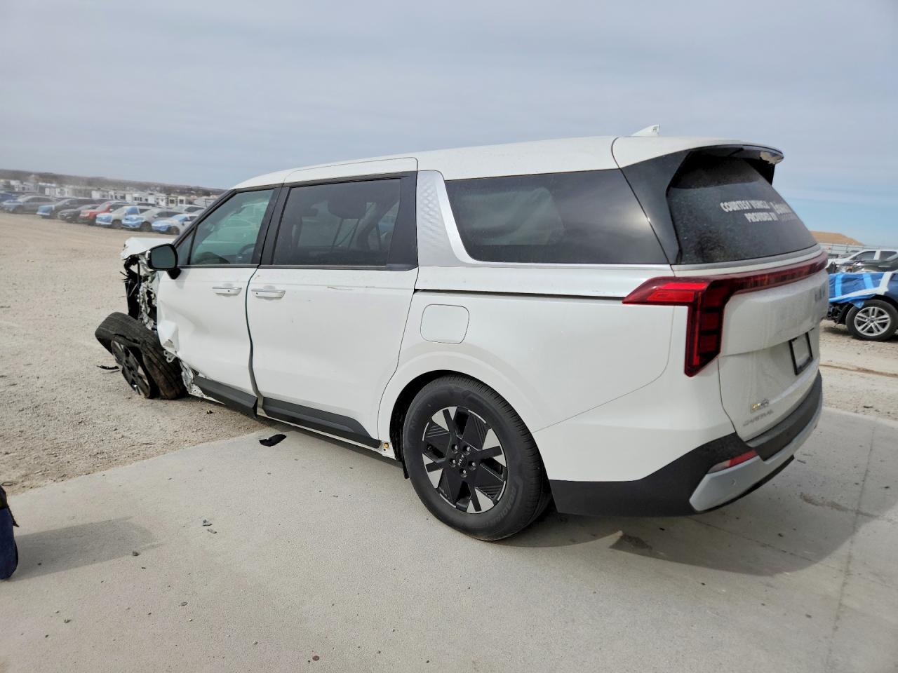 2025 Kia Carnival Lxs - Image 2