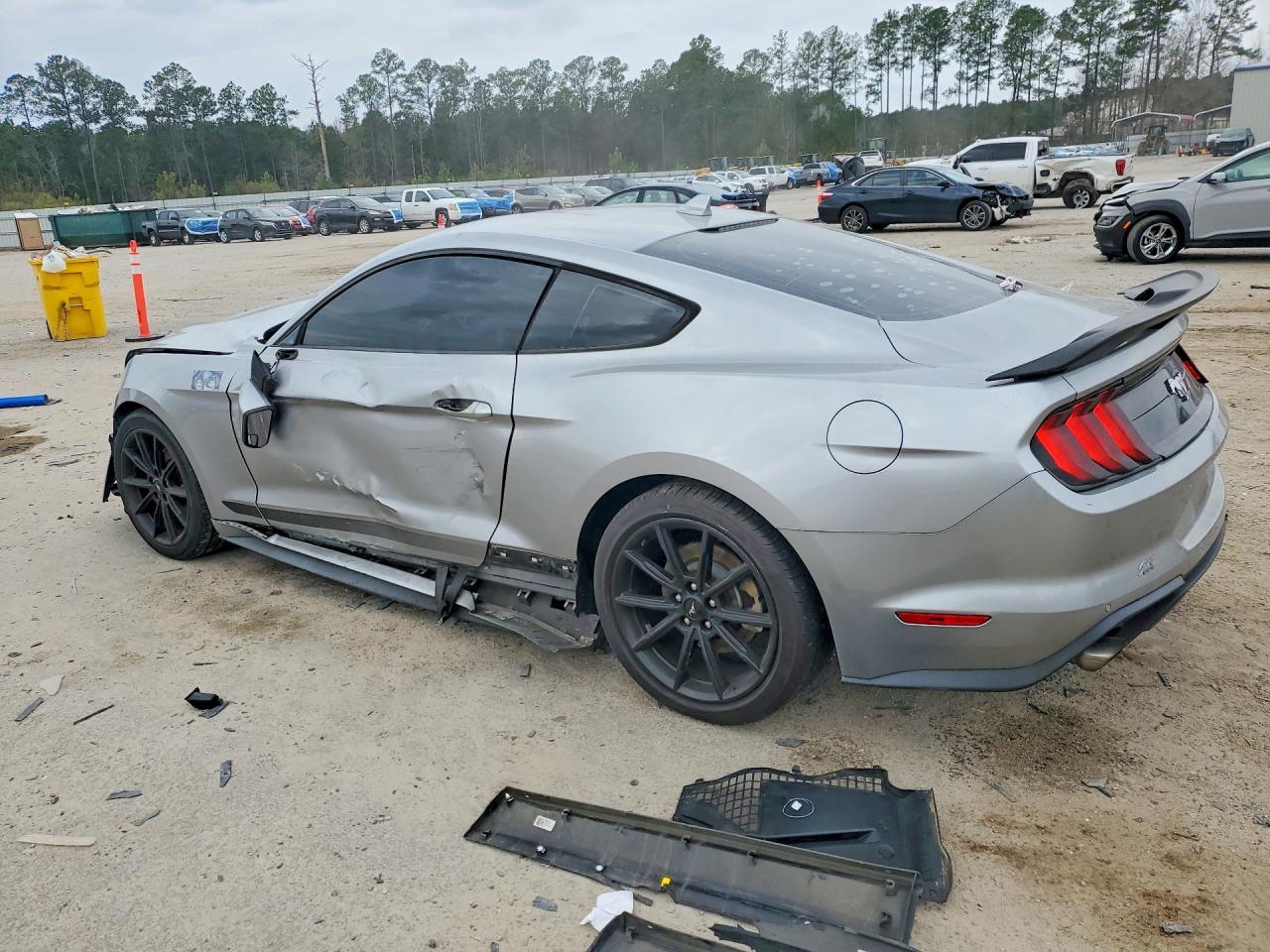 2020 Ford Mustang - Фото 2