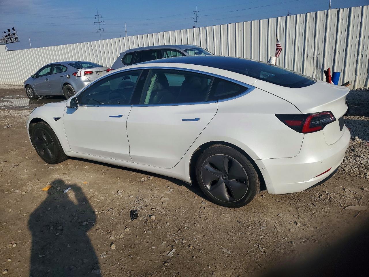 2020 Tesla Model 3 - Фото 2