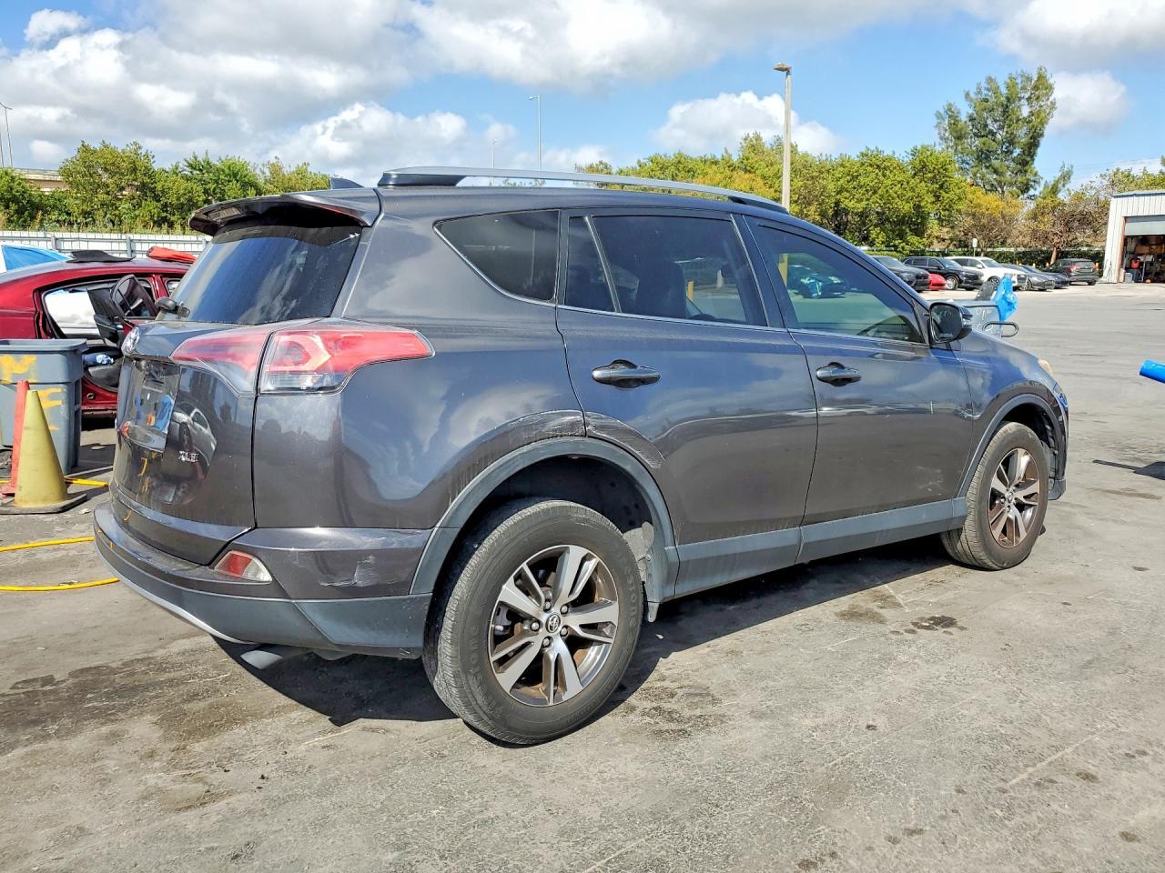2018 Toyota Rav4 Xle - Фото 3
