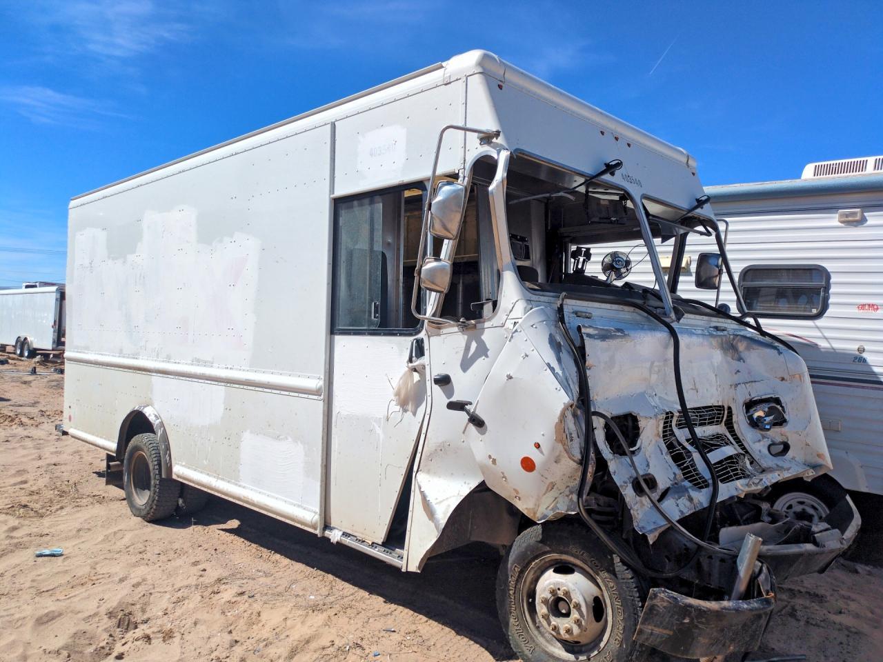 2017 Ford E450 Delivery Van - Фото 4