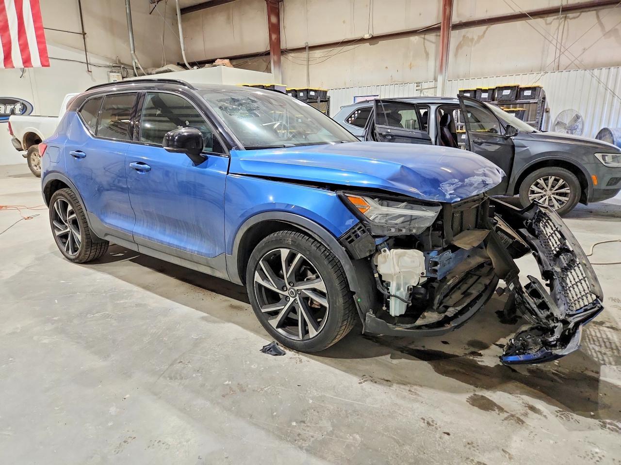 2020 Volvo Xc40 T5 R-Design - Image 4