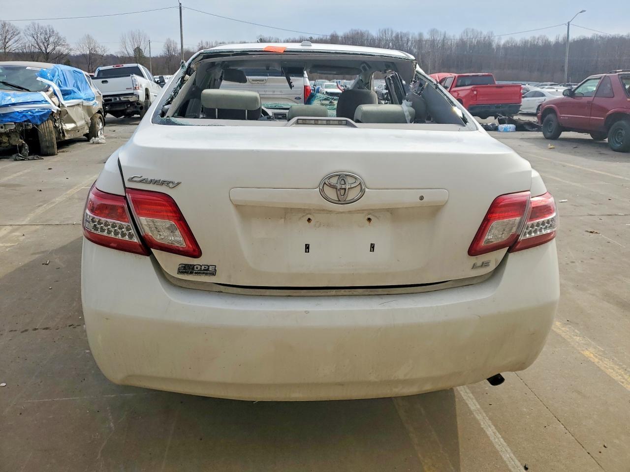 2010 Toyota Camry Le - Фото 6