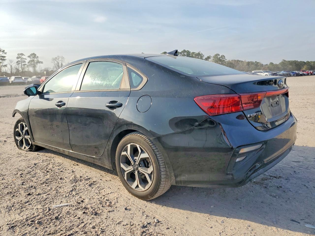 2021 Kia Forte Fe - Фото 2
