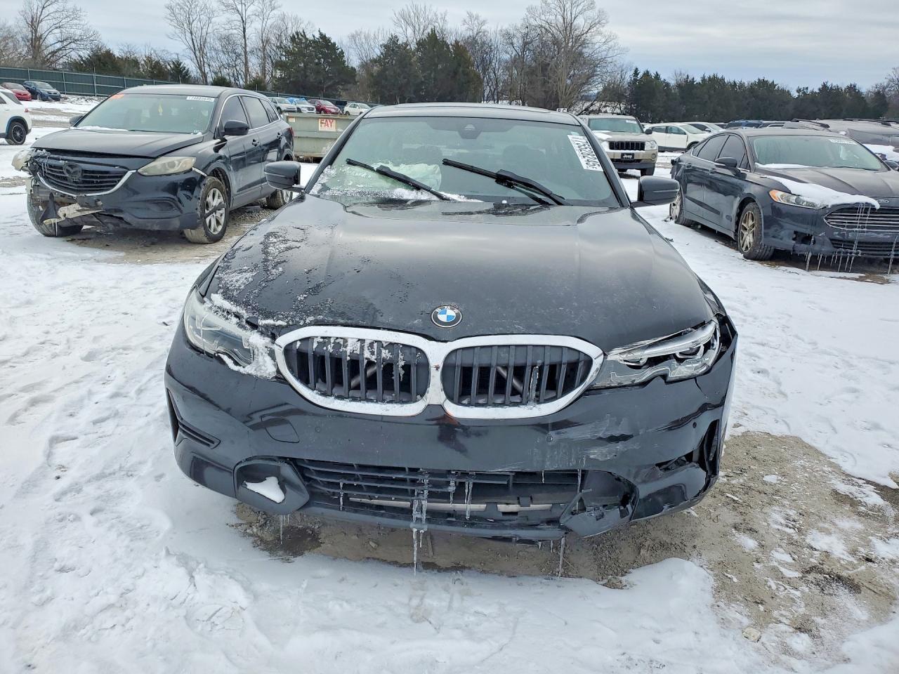 2021 BMW 330Xi - Фото 5