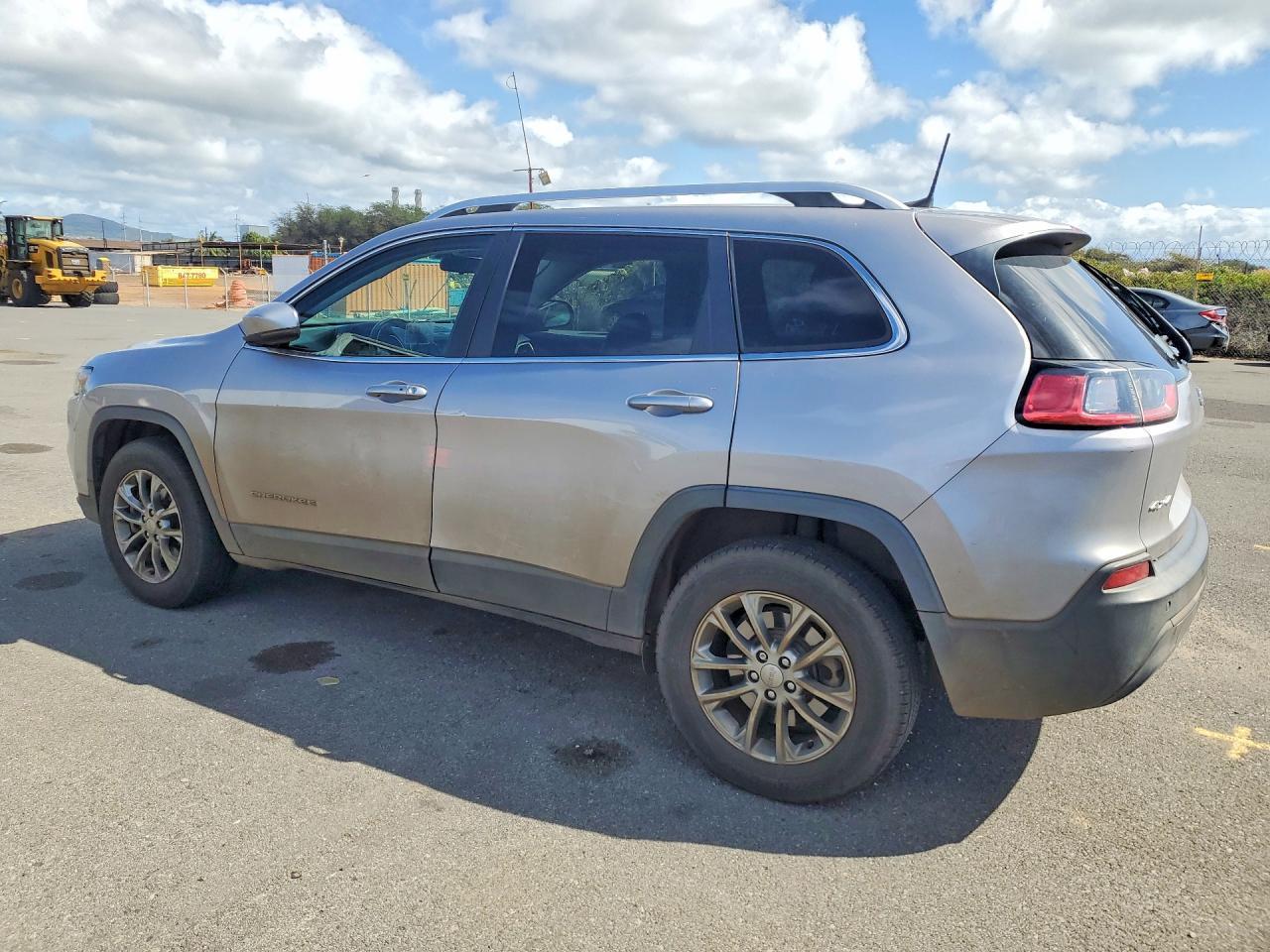 2019 Jeep Cherokee Latitude Plus - Image 2