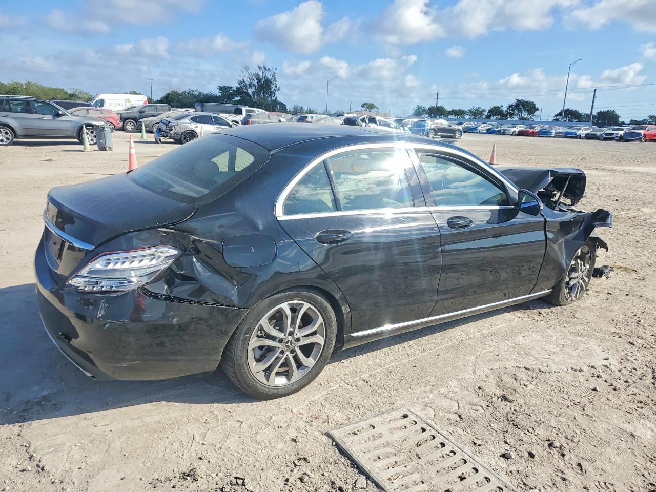 2018 Mercedes-Benz C 300 - Фото 3