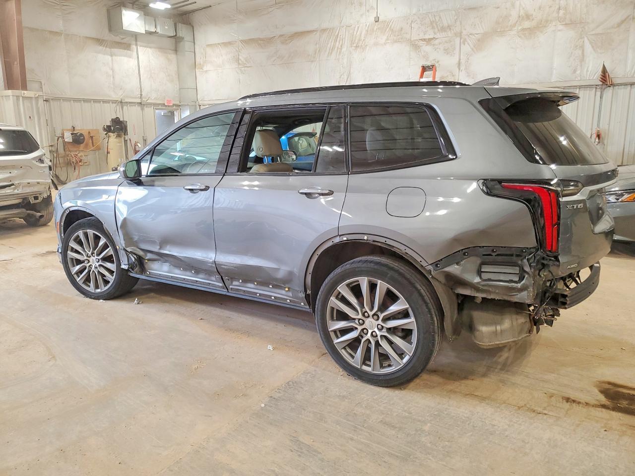 2020 Cadillac Xt6 Sport - Image 2