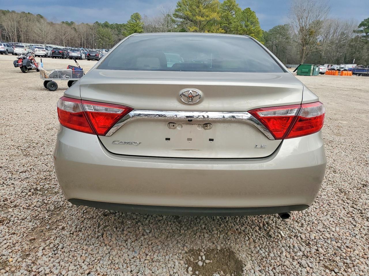 2015 Toyota Camry Le - Фото 6