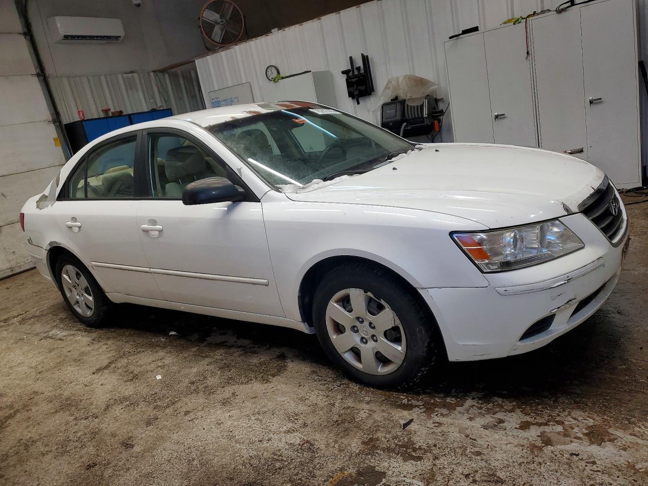 2010 Hyundai Sonata - Image 4