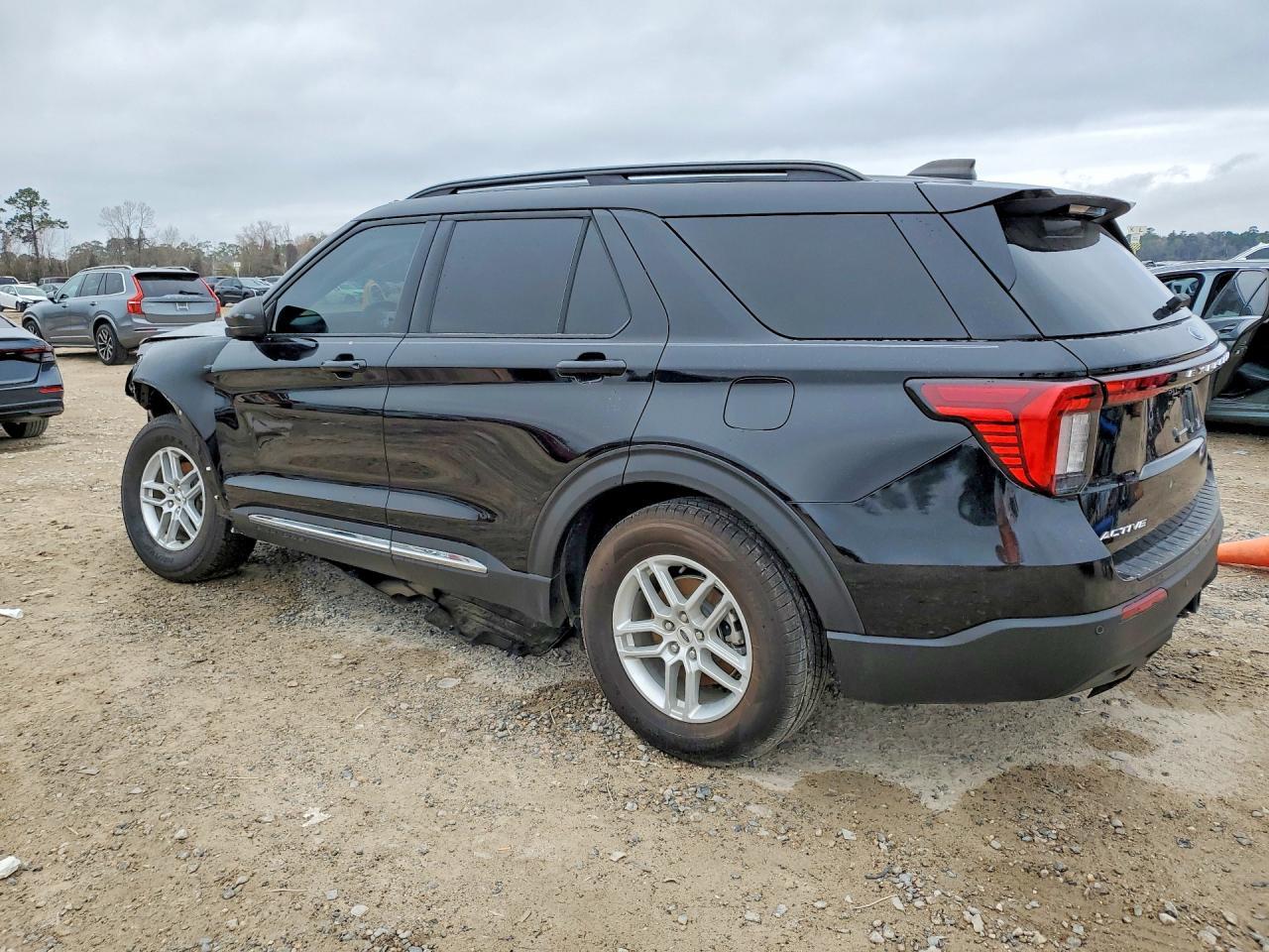 2025 Ford Explorer Active - Image 2