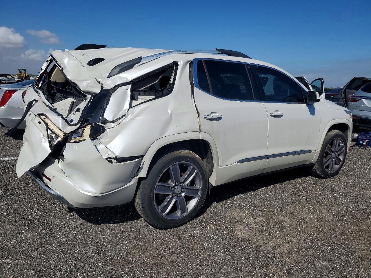 2017 GMC Acadia Denali - Image 3