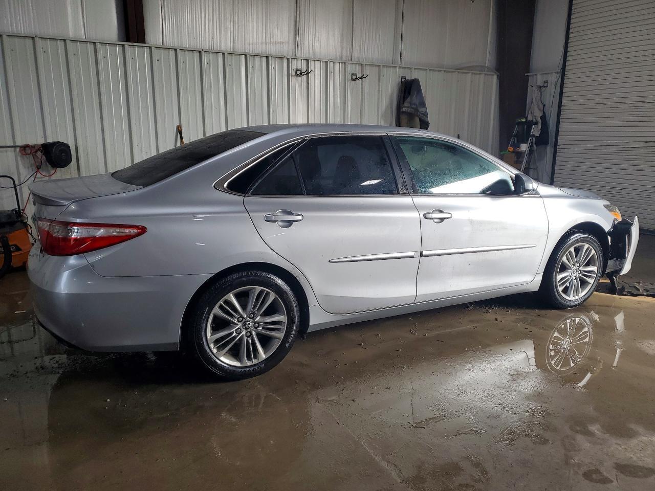 2015 Toyota Camry Se - Фото 3