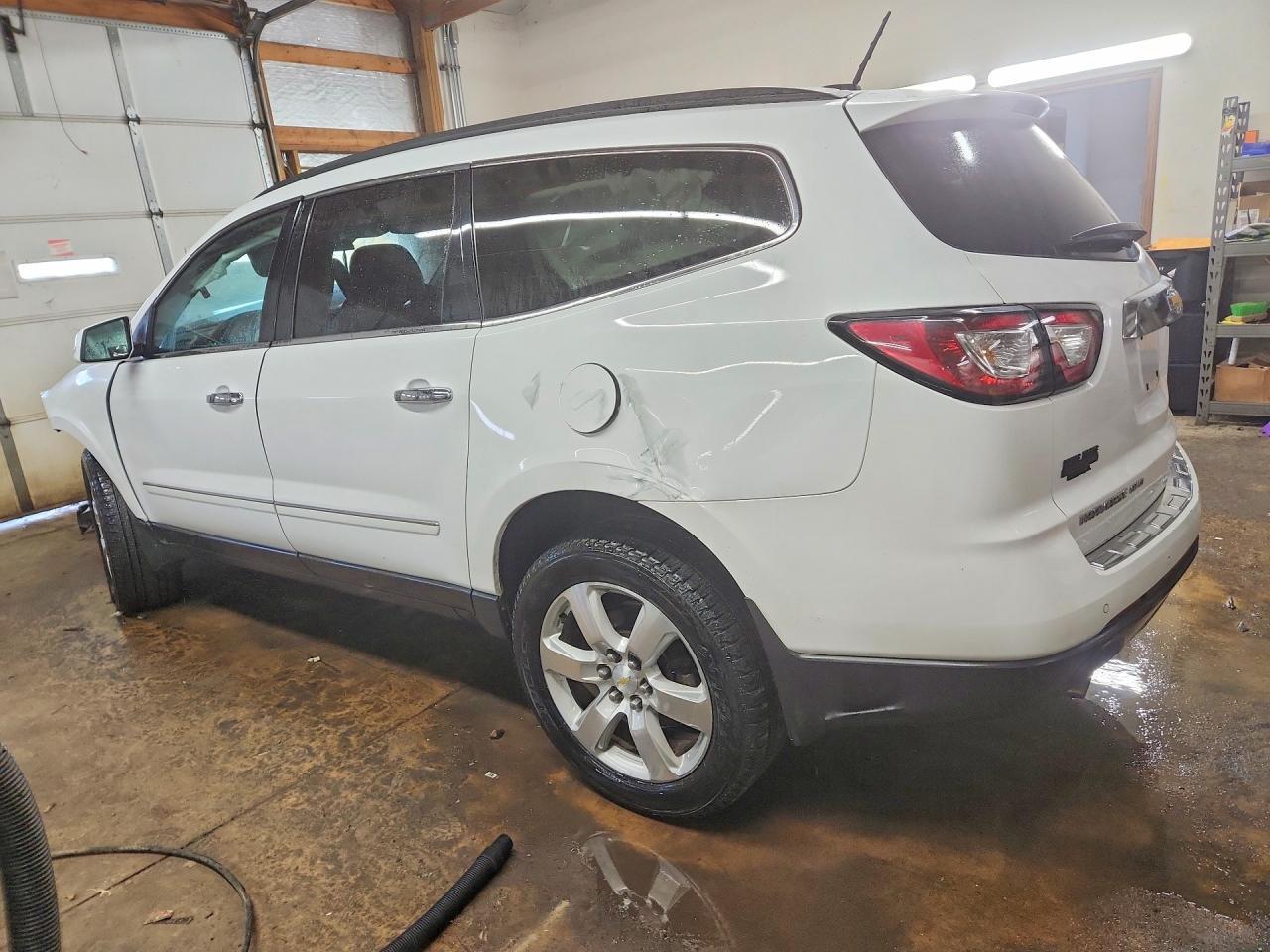 2017 Chevrolet Traverse Premier - Фото 2