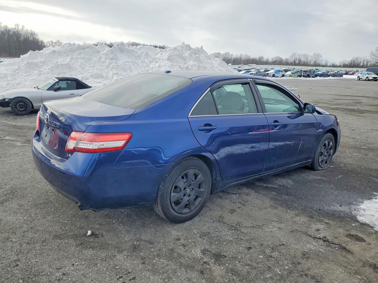 2011 Toyota Camry Base - Фото 3
