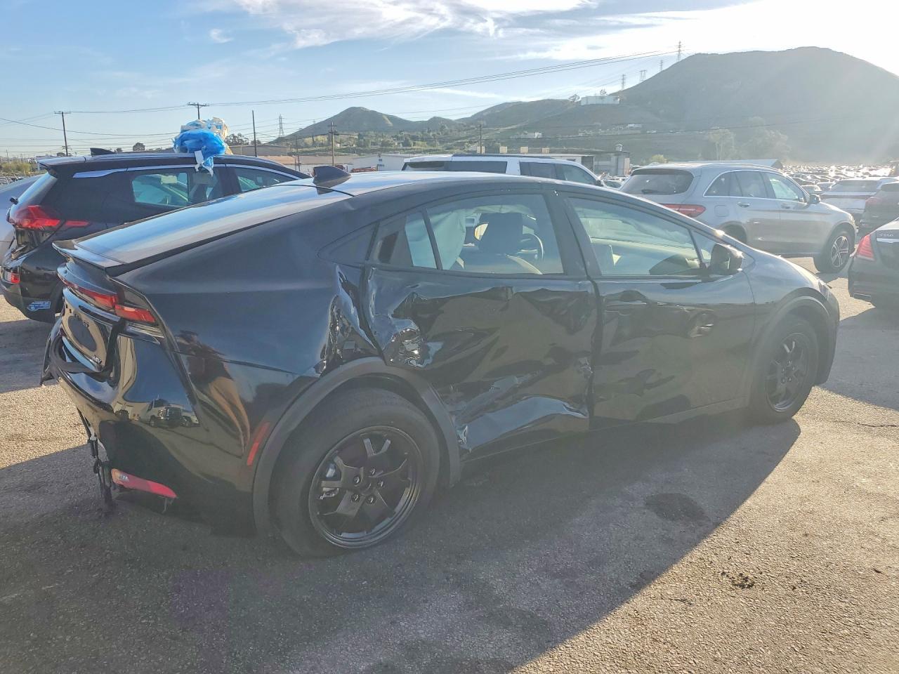 2025 Toyota Prius Le - Фото 3