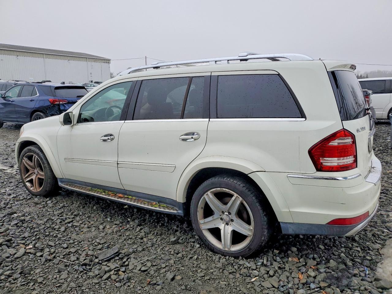 2010 Mercedes-Benz Gl 550 4Matic - Image 2
