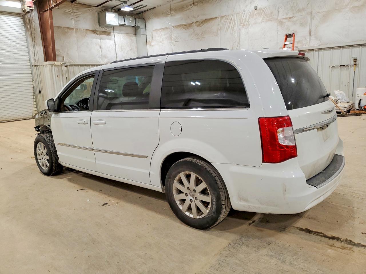 2016 Chrysler Town & Country Touring - Image 2