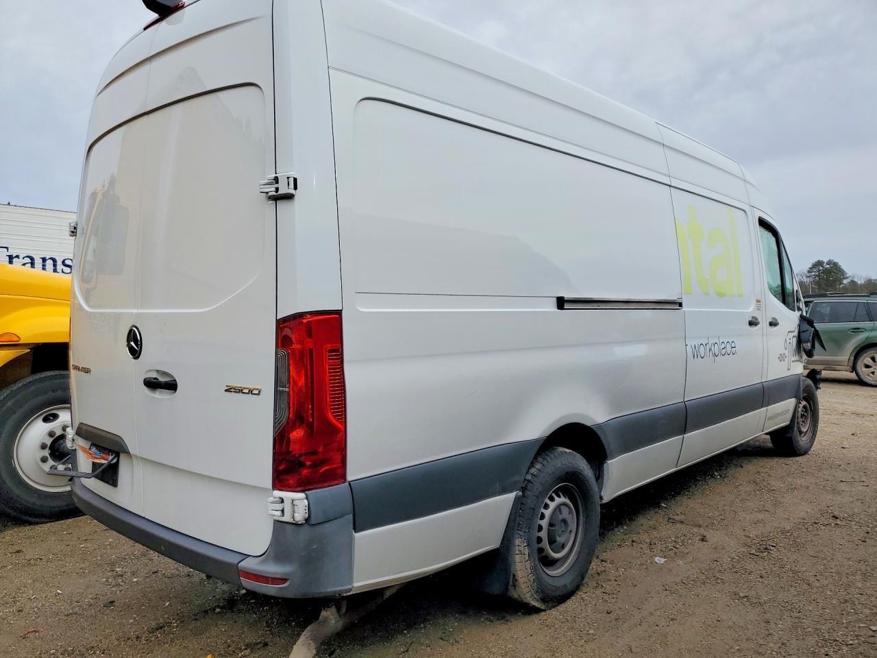 2019 Mercedes Benz Sprinter 2500 Delivery Van - Фото 3