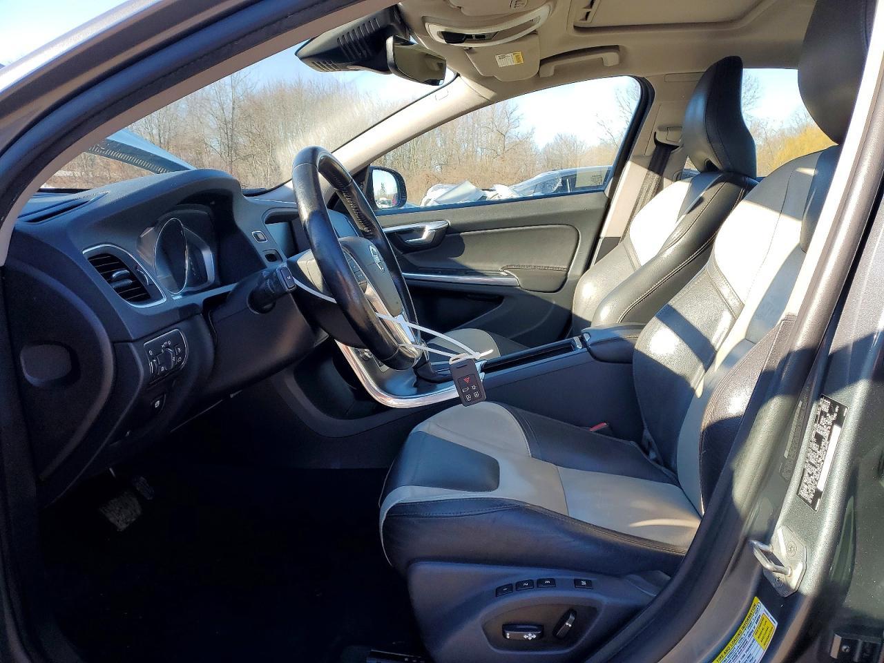 2016 Volvo S60 Cross Country T5 - Image 7