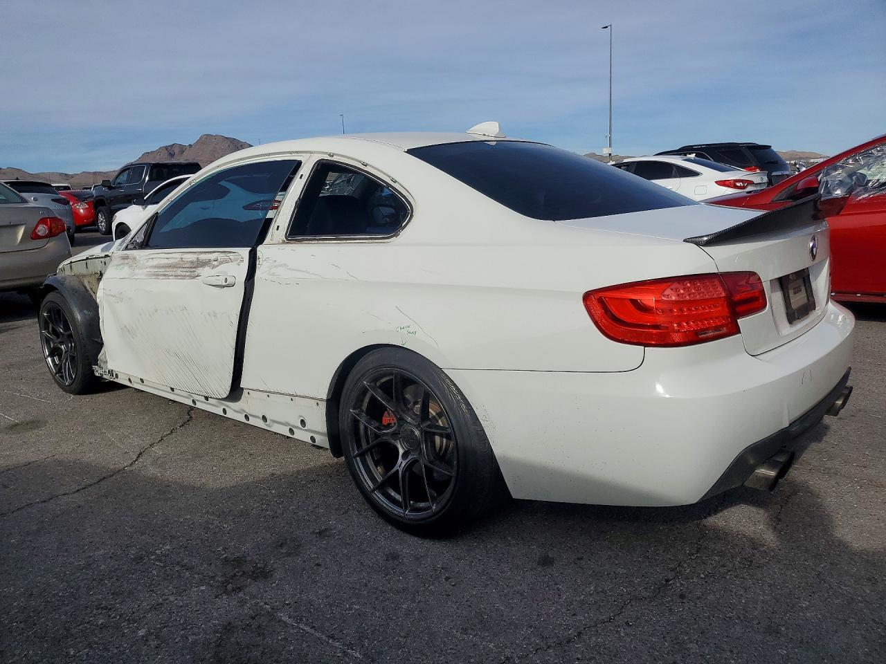 2011 BMW 335 I - Image 2