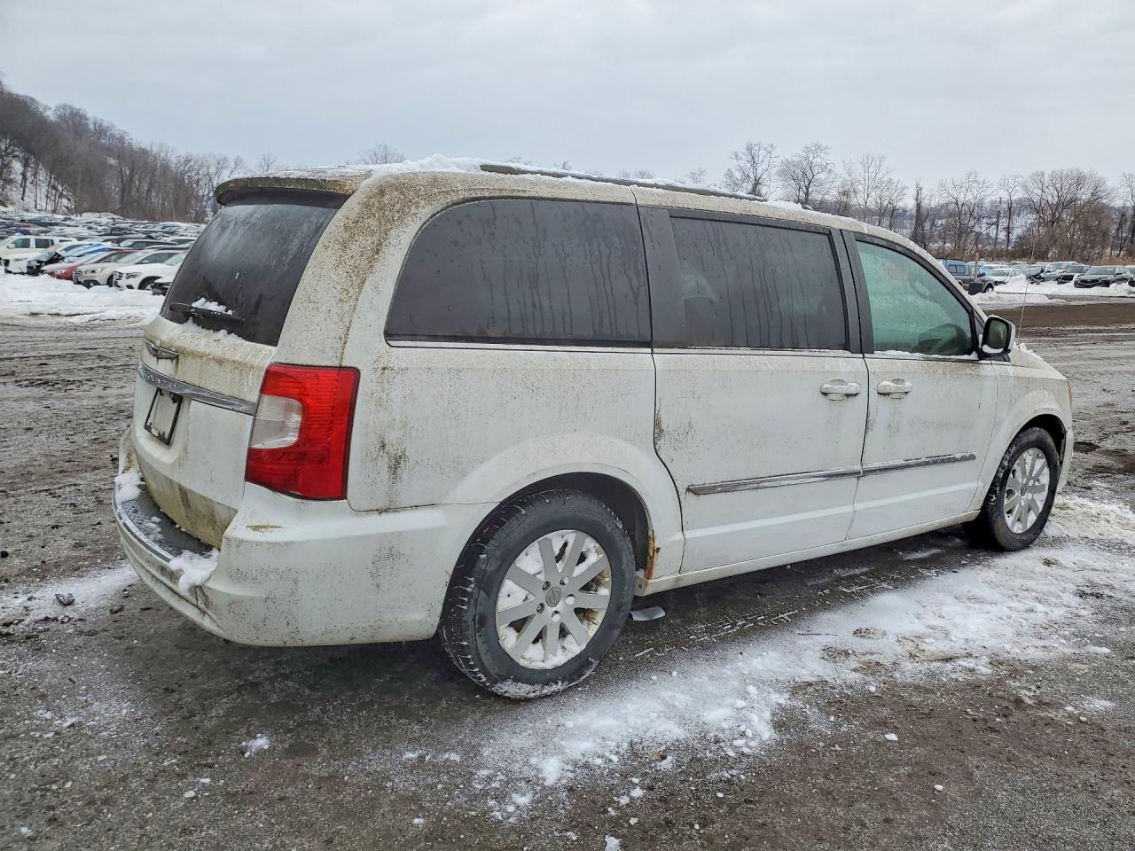 2015 Chrysler Town And C - Image 3