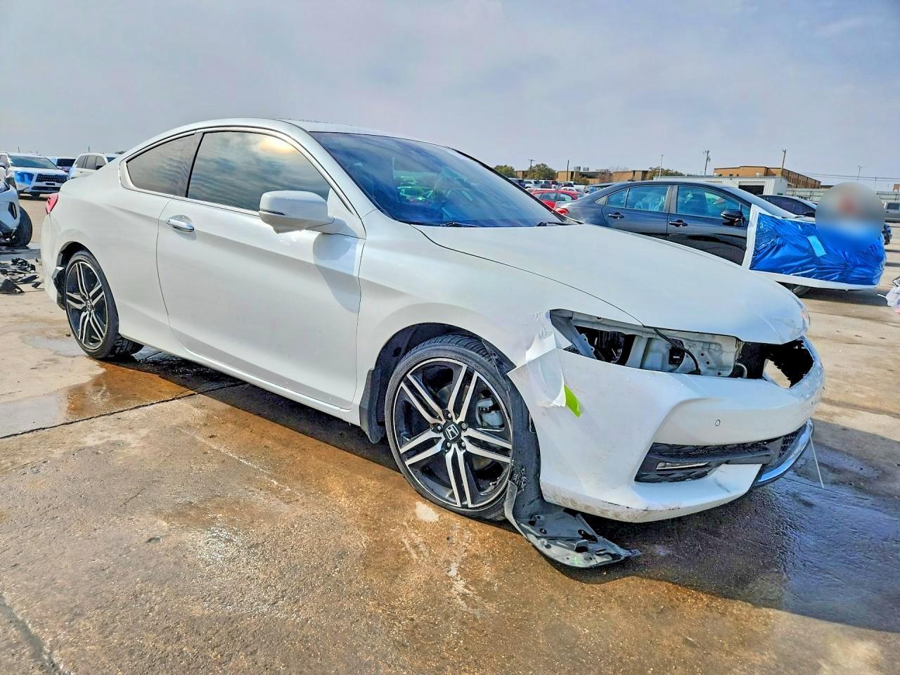 2017 Honda Accord Touring - Image 4