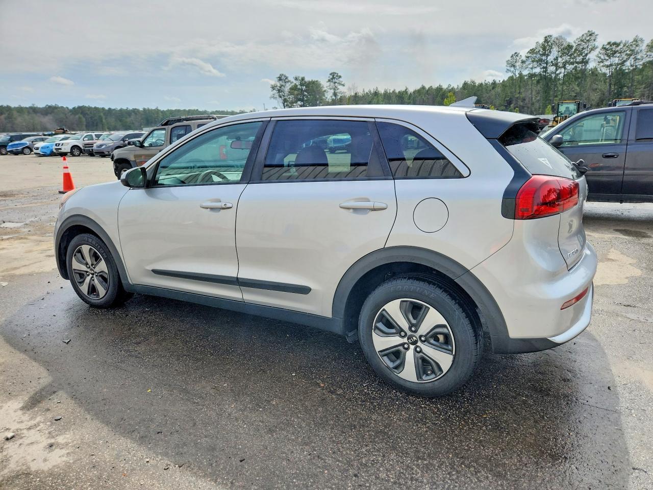 2017 Kia Niro Fe - Image 2
