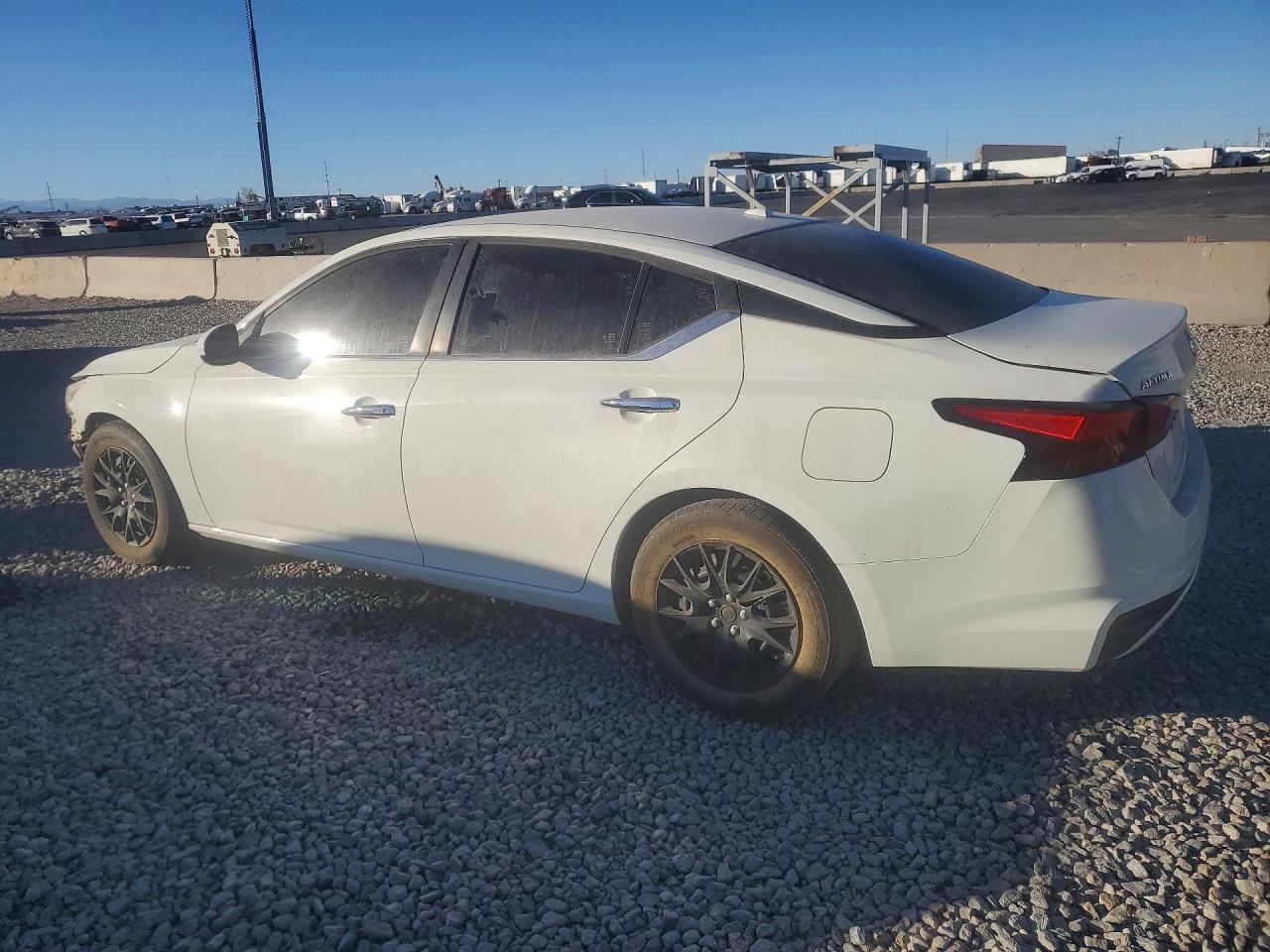 2020 Nissan Altima S - Фото 2
