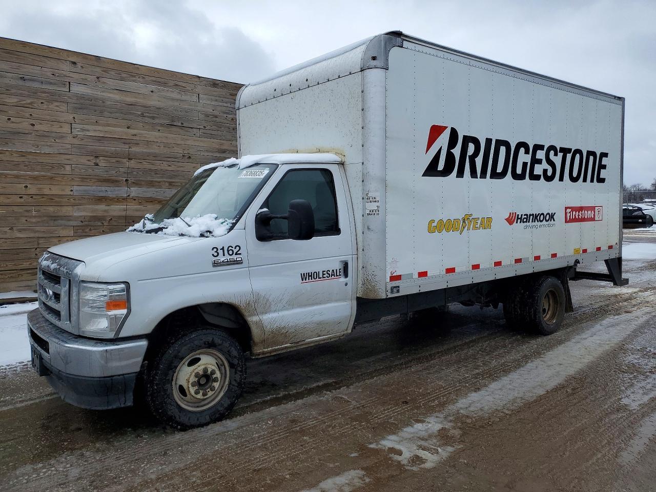 2022 Ford Econoline E450 Super Duty Cutaway Van