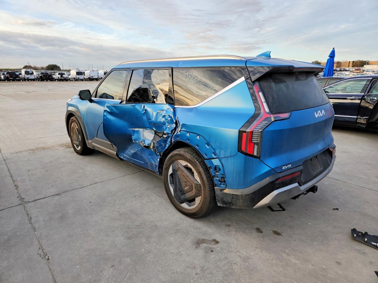 2024 Kia Ev9 Land - Image 2
