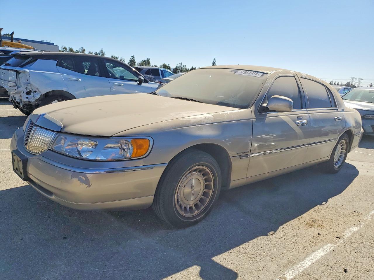 2000 Lincoln Town Car Executive